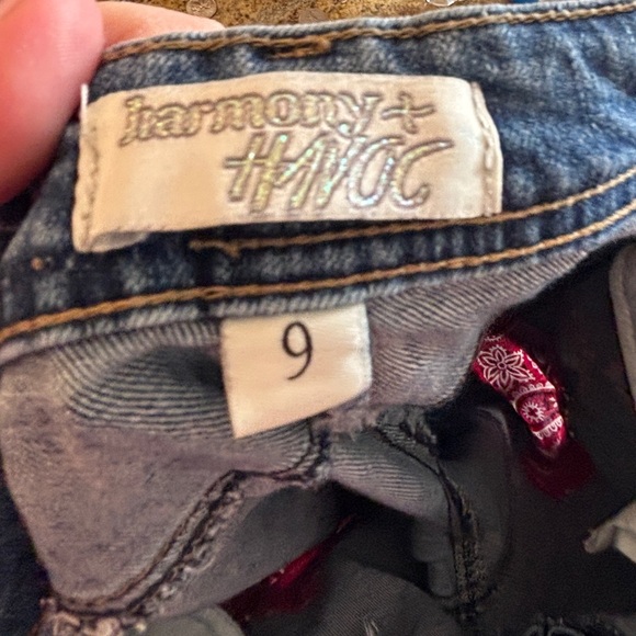 Harmony & Havoc Embroderied Blue Jeans with Red Floral Design Junior’s Size 9 - Picture 7 of 8
